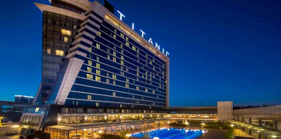 
					BAYRAMPAŞA TITANIC HOTEL				